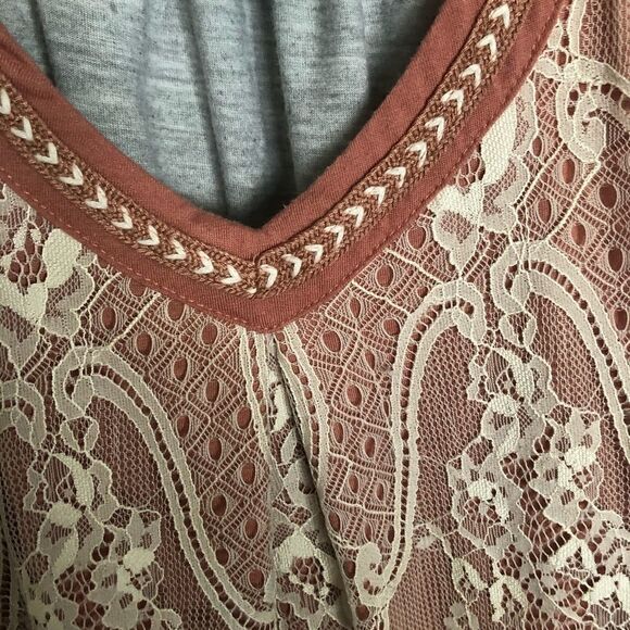 Xhilaration Mauve Lace Overlay Top XS - Picture 7 of 7
